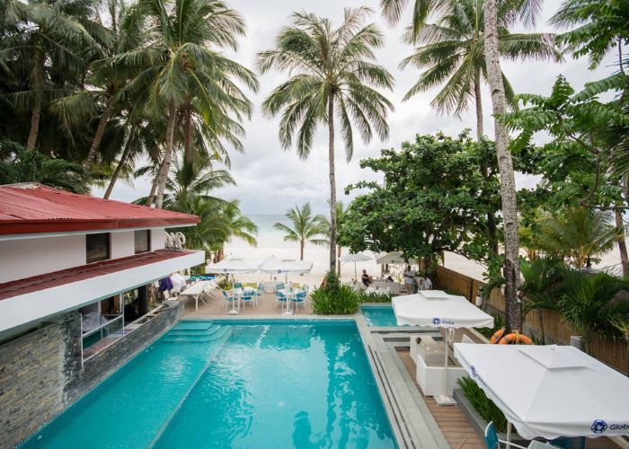 White House Beach Resort