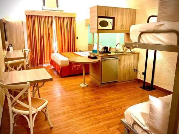 1 Queen Bed Suite